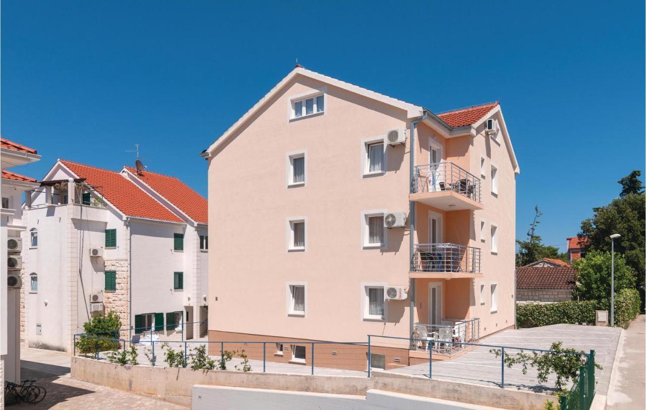 Cozy Apartment In Supetar With Kitchen Esterno foto