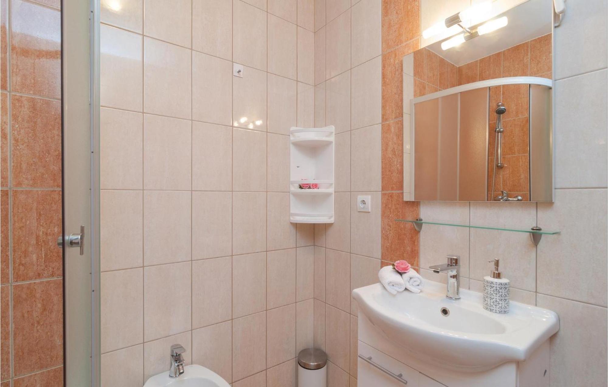 Cozy Apartment In Supetar With Kitchen Esterno foto